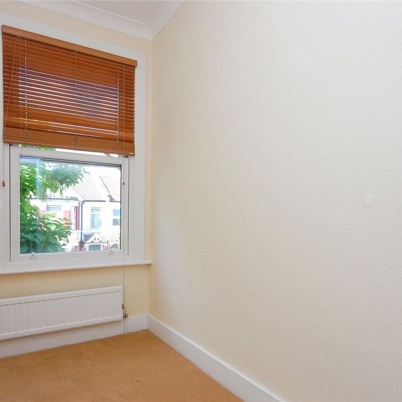 Chandos Road, NW2, London - Photo 1