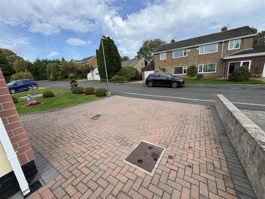 3 bedroom semi-detached bungalow to rent - Photo 1