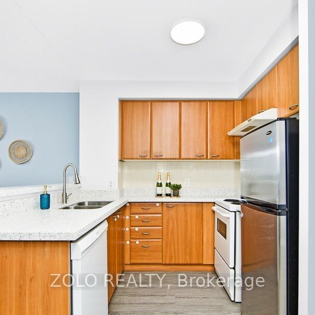 For Lease - 36 Lee Centre Drive Unit# 2708, Toronto, Ontario - Photo 1