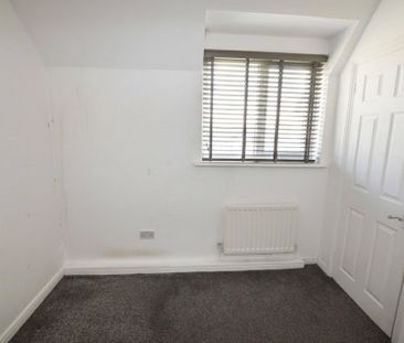 Bluebell Close, Rush Green, Romford, RM7 - Photo 2