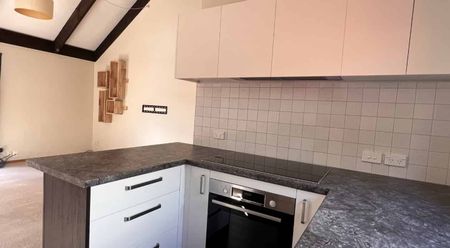 Very nice home in a quiet location - Photo 2