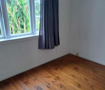 2 bedroom central with added storage rooms! - Photo 2