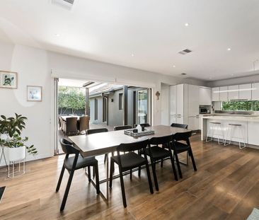 VERSATILE BAYSIDE BEAUTY WITH HUGE ENTERTAINING DECK - Photo 5