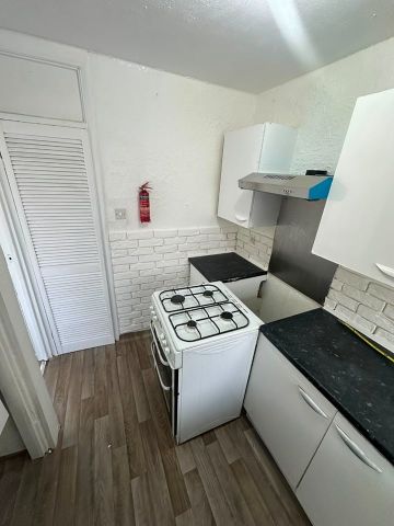 1 Bed Flat, Wall End Court, E6 - Photo 5