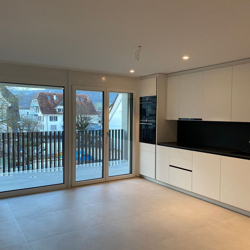 Moderne und lichtdurchflutete 4 ½ Zi Whg im Dorfzentrum - Photo 1