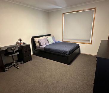 Lovely Three Bedroom Wodonga Home - Photo 2