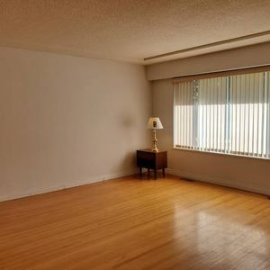 3 Bedroom suite for rent close to Joyce skytrain & transit - Photo 2