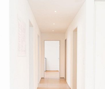 Rein ins neue Wohnglück! Grosse 4.5 Zimmer-Wohnung mit Sitzplatz - Photo 1