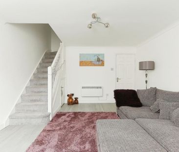 2 bedroom House To Let Total Size: 732 SQ FT - Photo 2