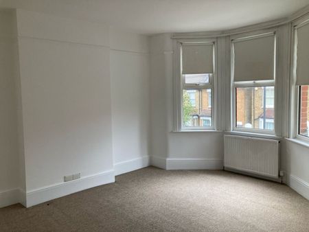 3 Bed Semi-Detached House, Highworth Road, N11 - Photo 3