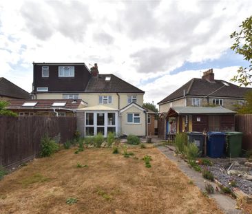 Well presented, 3 bedroom house situated just to the east of the City centre. Allocated parking. Enclosed Garden. GCH. Unfurnished. - Photo 4