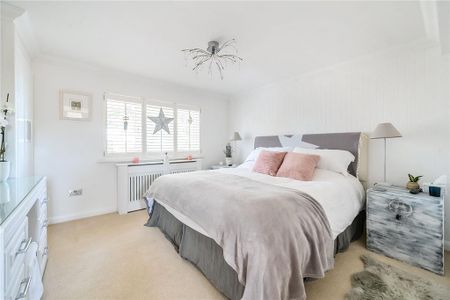 4 bedroom semi-detached house to rent - Photo 4