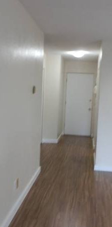 FERNWOOD – 2 bdm, 3rd floor, 808 sf renovated - Photo 1