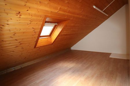 Zwischen Bahnhof SBB und Bruderholz - geräumige 3 1 /2-Zimmer-Maisonettewohnung im Dachgeschoss - Photo 3