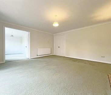 4 bedroom detached house to rent - Photo 6