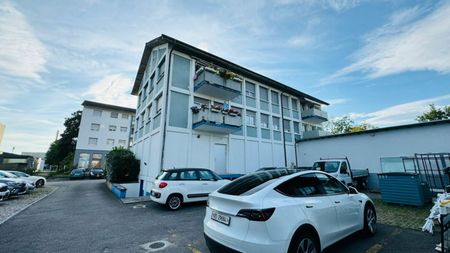 Komplett renovierte 3-Zimmer-Wohnung mit Balkon und Keller, 1. Obergeschoss - Photo 3