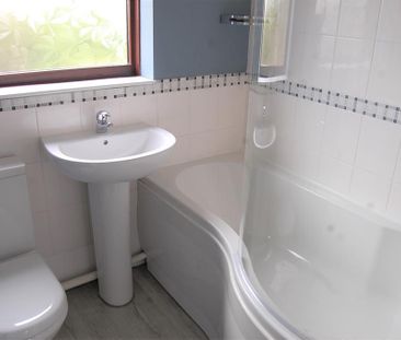 2 bedroom end of terrace house to rent - Photo 2