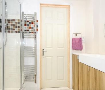 3 bedroom detached house to rent - Photo 5