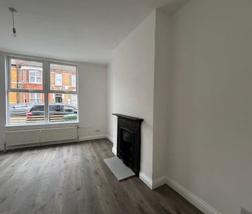 2 Bed Flat, Nelgarde Road, SE6 - Photo 2