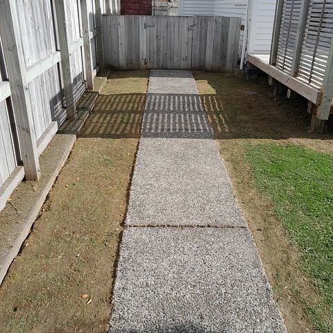 Newly decorated 4BR Home in popular Trentham - Photo 1