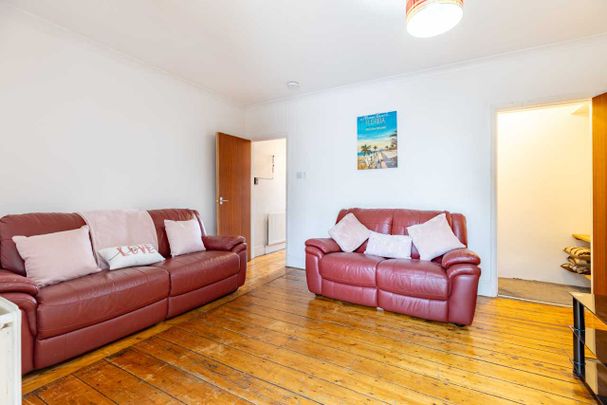 Room 3 - Photo 1