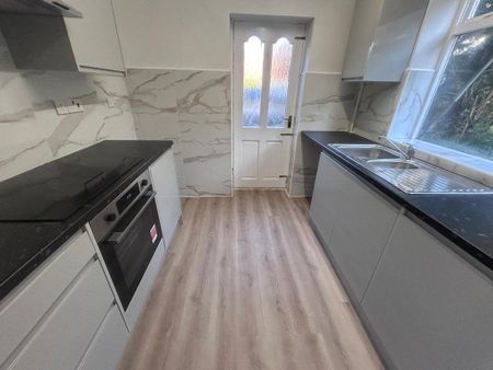 3 bedroom semi-detached house to rent - Photo 3