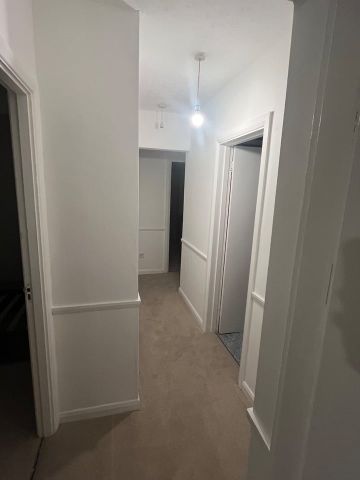 4 Bed Semi-Detached House, Coppetts Close, N12 - Photo 4