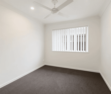 Spacious Modern Home in the Heart of Yarrabilba - Photo 4