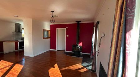 Bright, Sunny and Close to Town! - Photo 4