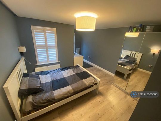 1 bedroom in a flat share to rent - Photo 1