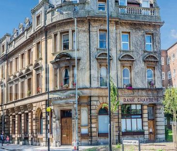 large 1 bedroom property located within an old bank Conversion close to station - Photo 1