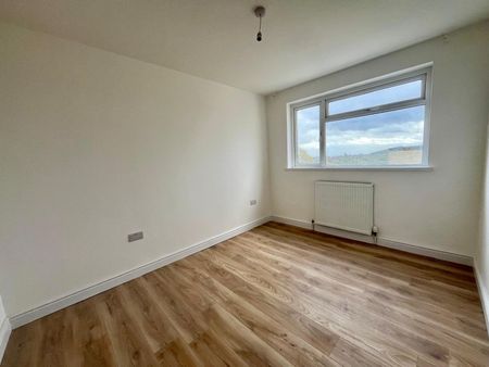 Hill View, Cardiff, Fairwater - Photo 4