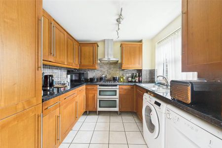 3 bedroom detached house to rent - Photo 5