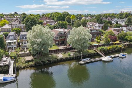 Wonderful five bedroom riverside home with private mooring and fabulous river views - Photo 5