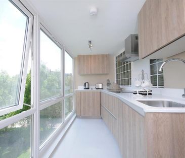 3 bedroom flat to rent - Photo 1