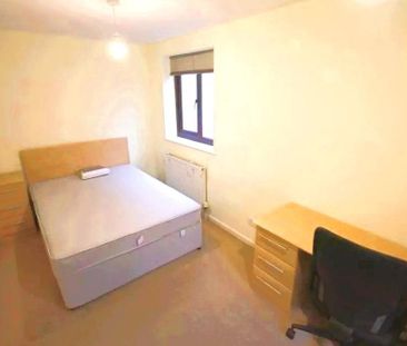 6 bedroom detached house to rent - Photo 2