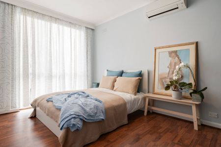 Sunny & Spacious One Bedroom Sanctuary - Photo 4