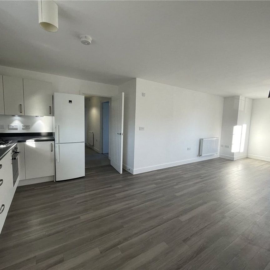 Modern first floor two bedroom apartment on the popular Great Western Park Development. - Photo 1