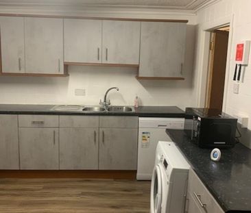 6 bedroom terraced house to rent - Photo 3