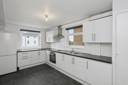 Maple Road, Surbiton - 2 bedrooms Property for lettings - Seymours - Photo 4