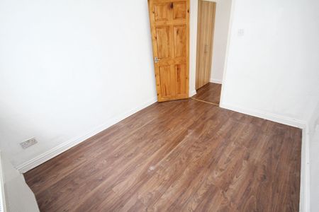 The Dingle, Uxbridge, UB10 - Photo 5