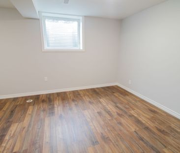 SPACIOUS 1 BEDROOM LOWER UNIT IN WELLAND!! - Photo 4