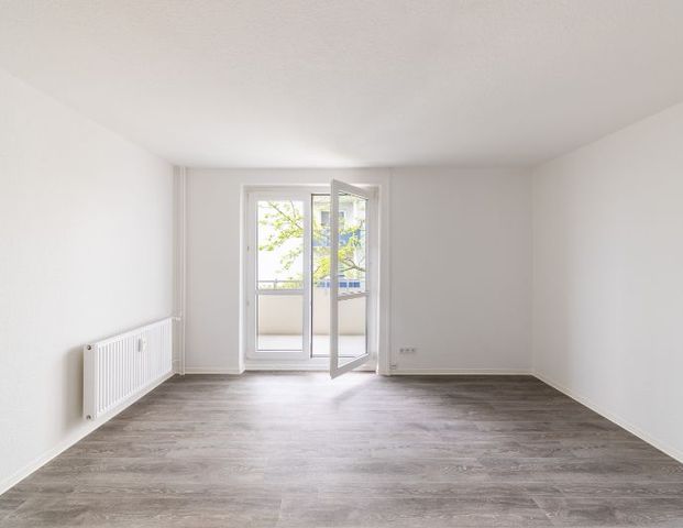 Moderne 3 Zimmer-Wohnung im 2. OG mit Dusche/ Balkon in Merseburg Nord - Photo 1