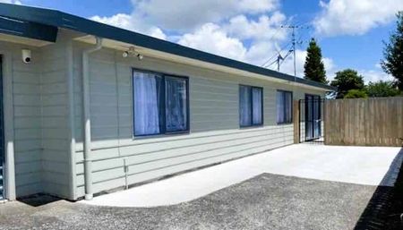 Family Home In Central Location - Photo 2