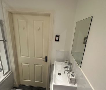 Studio Flat, Oceana Boulevard, SO14 - Photo 6