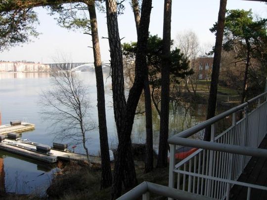 RADHUS PÅ STORA ESSINGEN MED EGEN BÅTPLATS - Photo 1