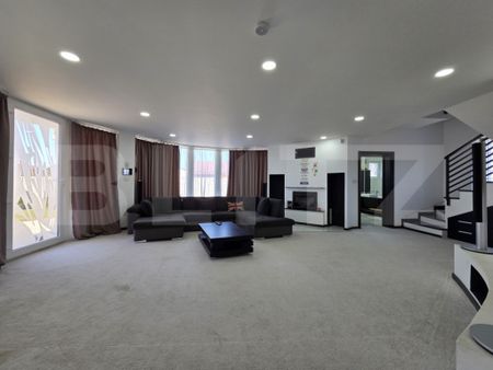 Confort Modern și Facturi Zero: Vilă Unică cu Vitraje Mar - Fotografie 3