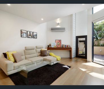 Stylish Modern Apartment with Private Courtyard - Photo 1