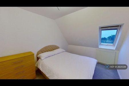 4 bedroom flat to rent - Photo 2