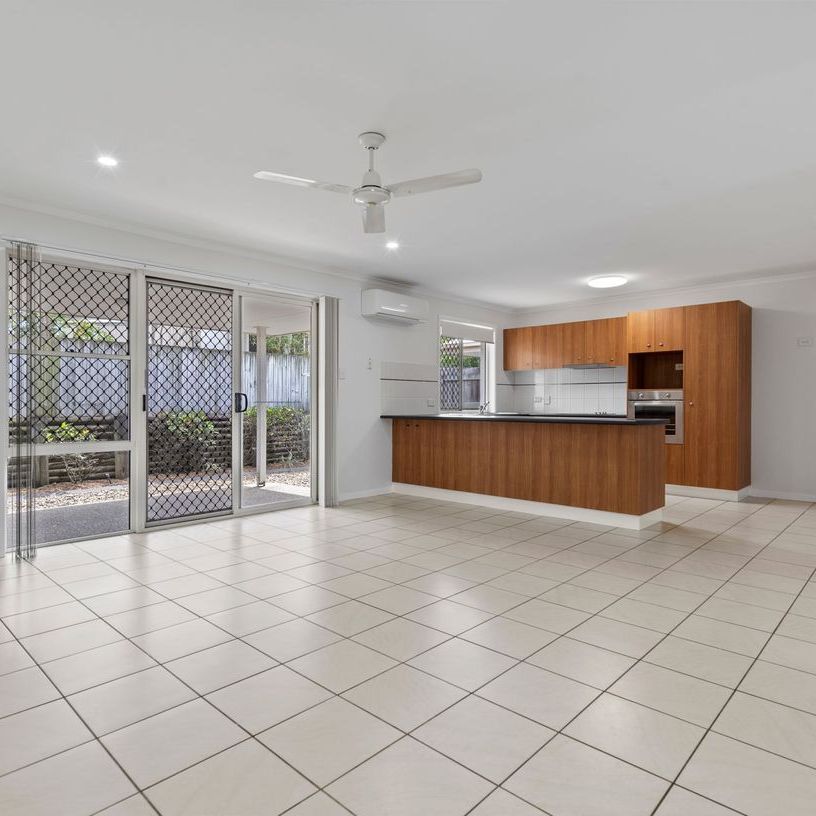 REFRESHED LOW-SET VILLA IN STUNNING MANLY CREST ESTATE - Photo 1